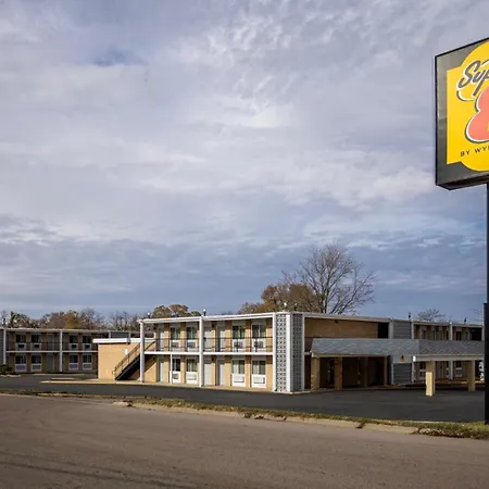 Super 8 By Wyndham Rockford South