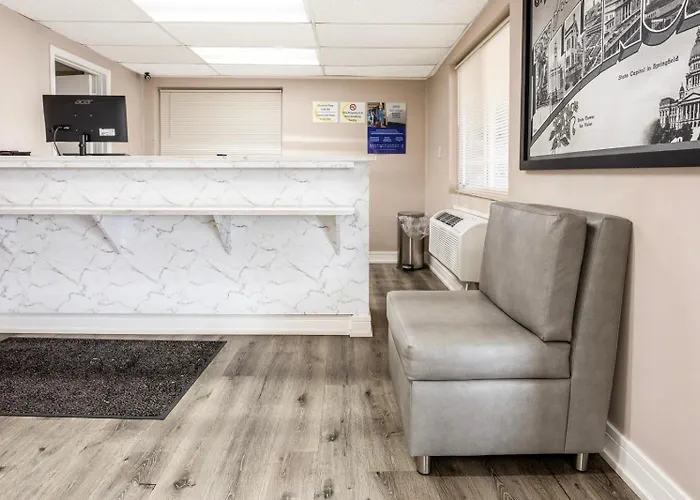 Super 8 By Wyndham South Hotel