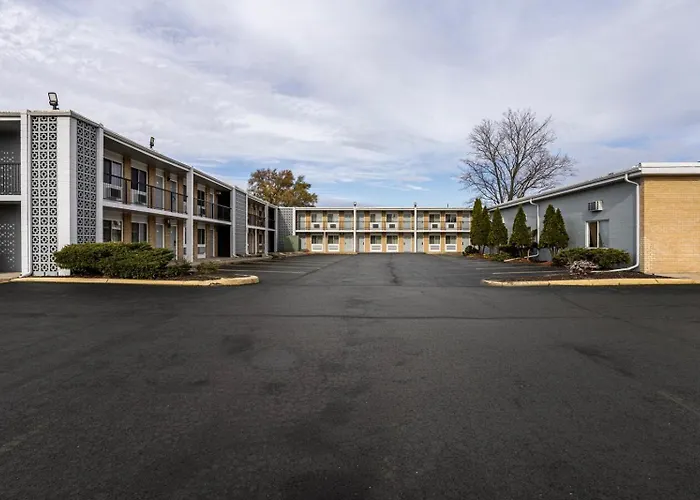 Super 8 By Wyndham South Hotel 2*