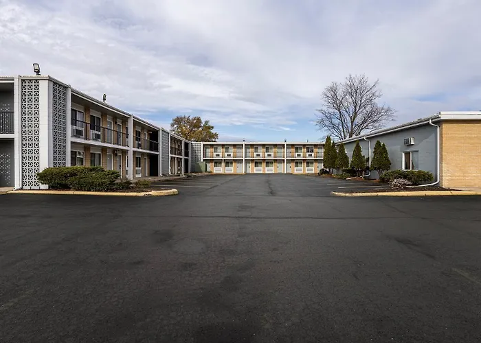 Super 8 By Wyndham South Hotel